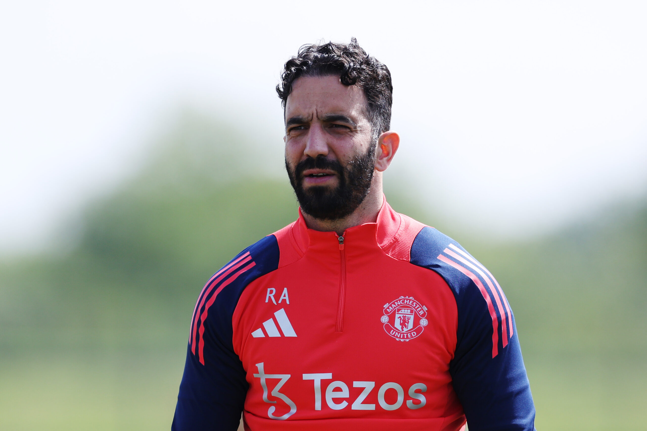 Manchester United a rivale Liverpool per eccezionale difensore della Bundesliga: Rapporto