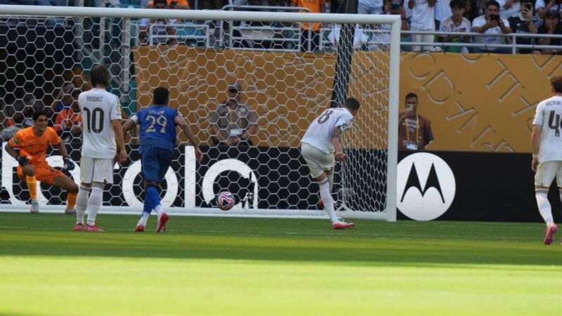 Bono in soccorso mentre Alonso ha negato la vittoria nella Coppa del Mondo di Club
