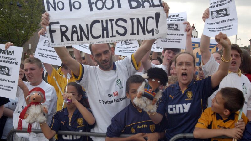 ‘È sempre stato volatile tra Wimbledon e MK, ma non mi dispiace. L’identità del club è cambiata ed è a un milione di miglia di distanza da 20 anni fa ‘Dean Lewington guarda indietro al marchio più controverso del calcio inglese a due decenni dopo