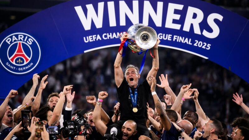 Luis Enrique Emotional mentre i fan del PSG rendono omaggio alla figlia Xana dopo il trionfo di Champions League