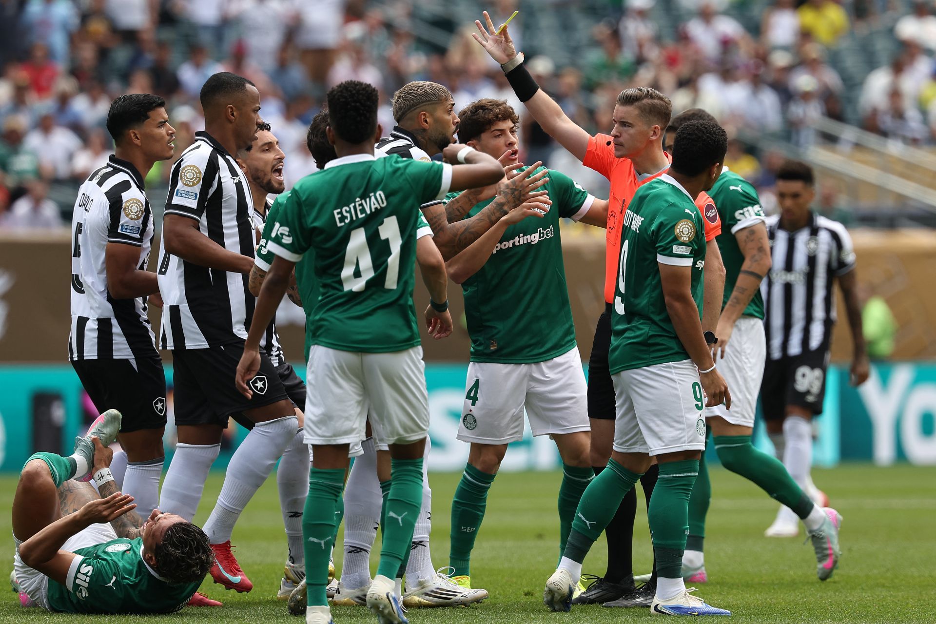 Palmeiras-Botafogo LIVE 0-0: subito pericoloso Estevao, para John Victor