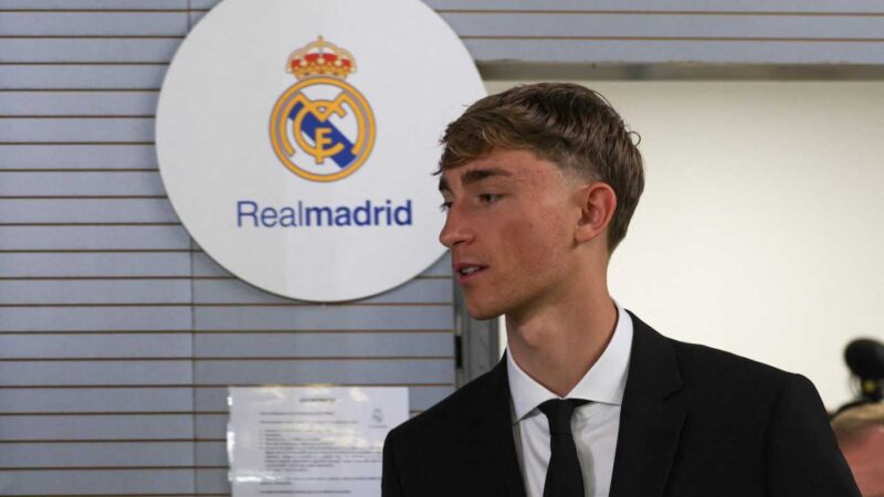 Real Madrid, ecco Huijsen: “Il miglior giorno della mia vita”. Florentino: “Difensore moderno, pronto a trionfare” | Calciomercato