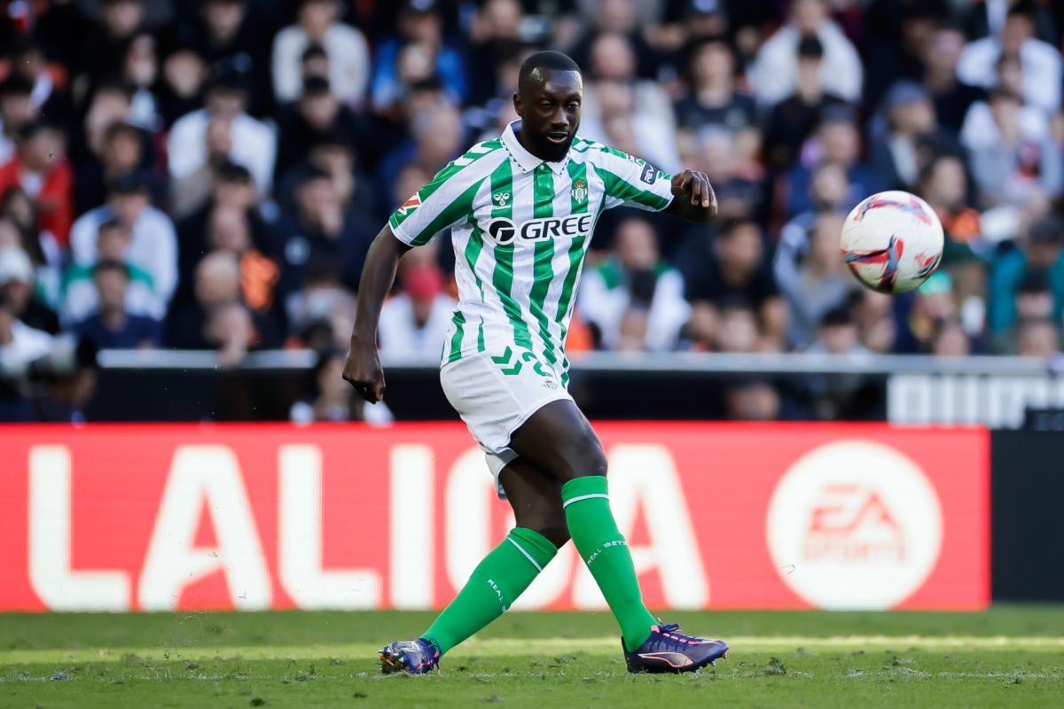 Sabaly dice addio a Betis per firmare per Al-Duhail de Qatar