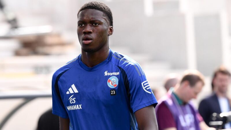 Segno Chelsea Strasbourg Defender Sarr