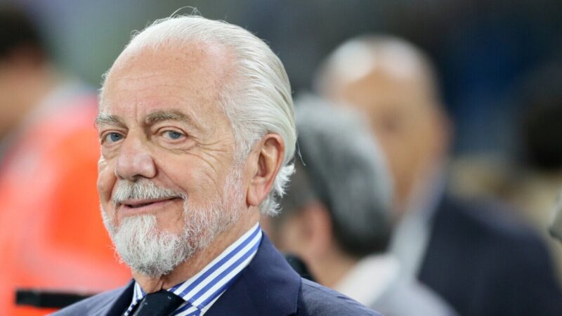 TS – “Il Napoli non è in vendita, nemmeno per 2 miliardi e mezzo”. Poi incorona Conte
