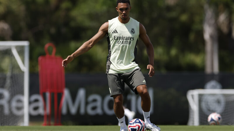 Trent Alexander-Arnold sbattuto dal quotidiano spagnolo dopo il debutto del Real Madrid