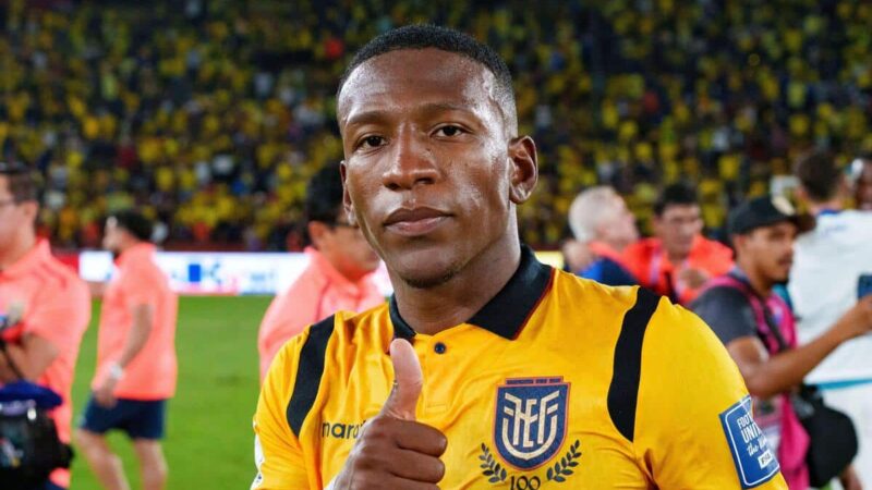 AC Milano Firma completa di Brighton Full-Back Pervis Estupinan