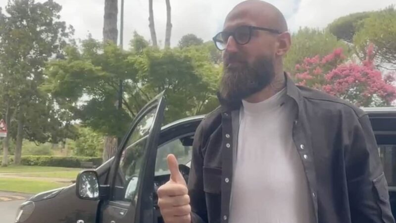 CdS – è a Roma per le visite mediche, poi la firma