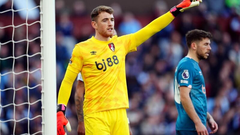 Everton Snap Up Mark Travers come competizione per Jordan Pickford