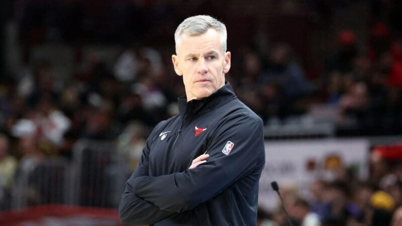 Il capo allenatore di Bulls Sign Billy Donovan all’estensione pluriennale