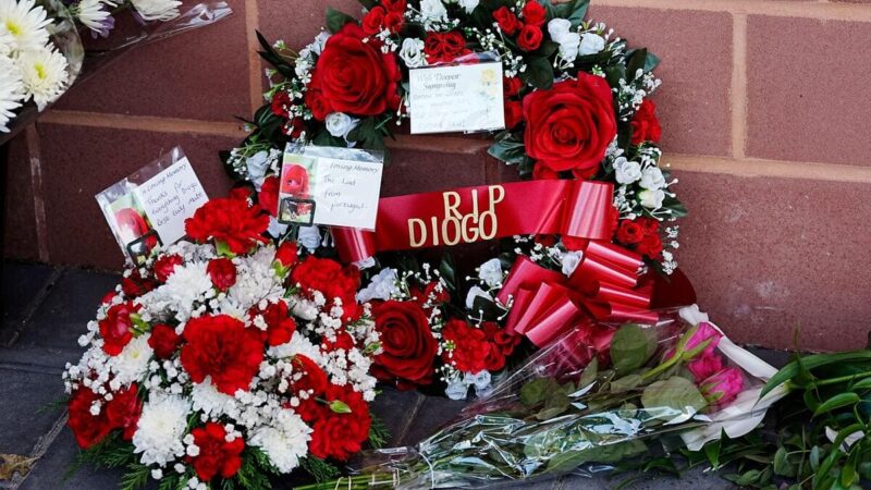 Il mondo del calcio rende omaggio a Diogo Jota e Andre Silva al funerale in Portogallo