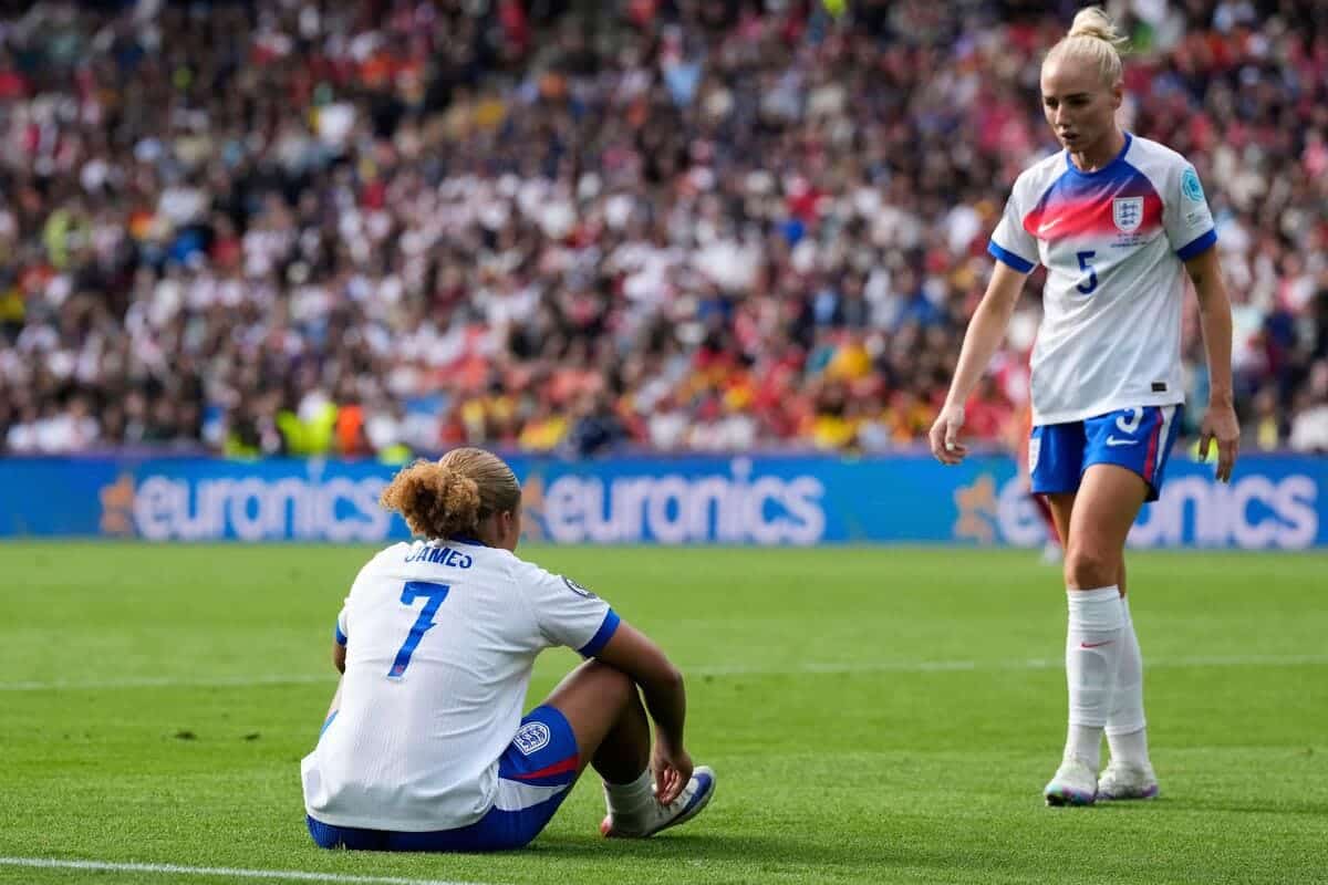 La star dell’Inghilterra Lauren James ha costretto a partire da Caldentey dà il vantaggio della Spagna