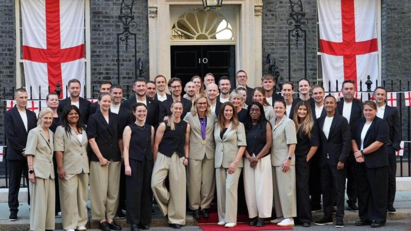 Le leonesse godono di abbassare il ricevimento di strada dopo il successo europeo