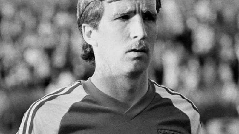 L’ex difensore del Liverpool Jones muore a 70