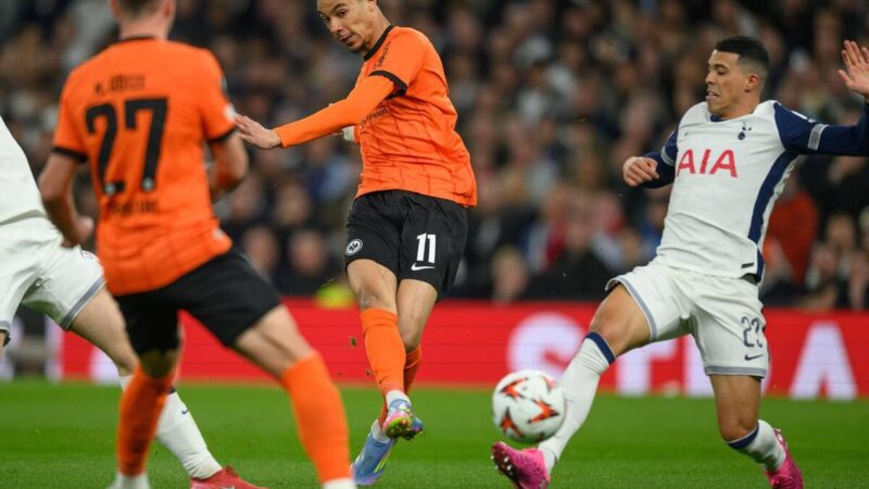 Liverpool Completa firma dell’attaccante Hugo Ekitike di Eintracht Frankfurt