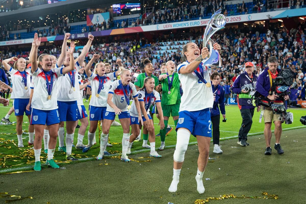 Lucy Bronze fa una straordinaria rivelazione di infortuni dopo la difesa del titolo dell’Inghilterra