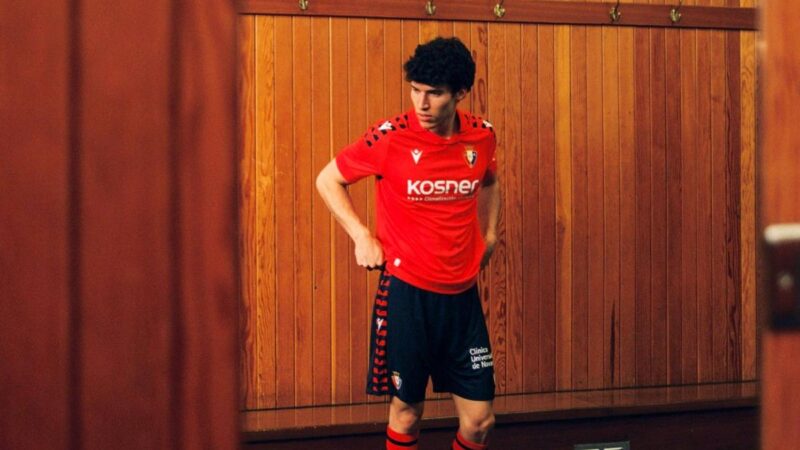 Osasuna presenta la sua prima maglietta per la prossima stagione