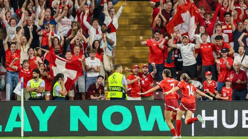 Ospita il progresso della Svizzera in modo drammatico mentre la Norvegia attraversa