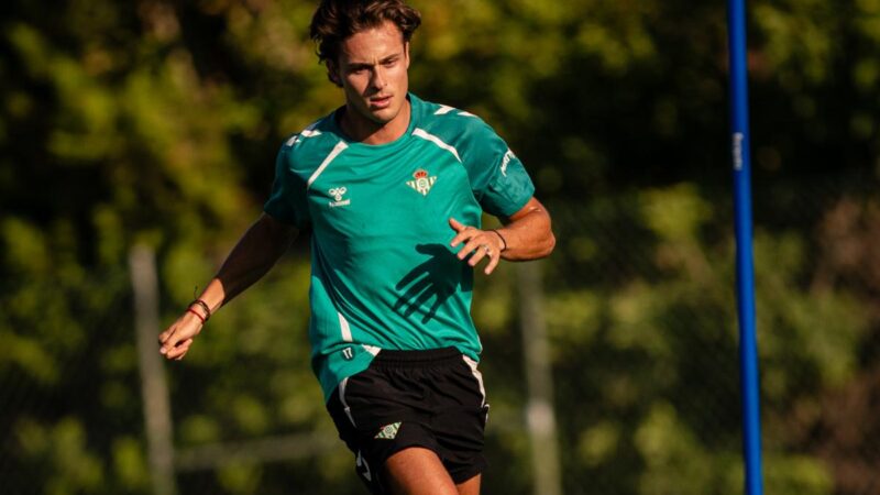 Riquelme inizia il suo palcoscenico in Betis con il mitico Joaquín 17