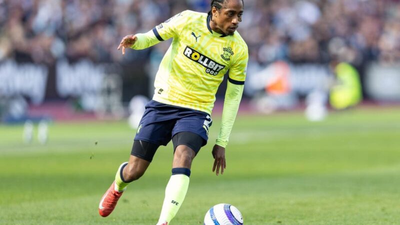 West Ham Annuncia Kyle Walker-Peters Firma da Southampton