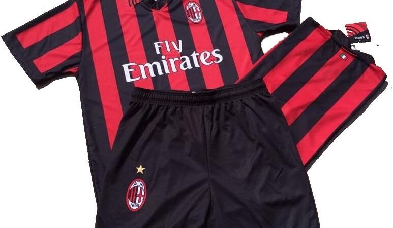 Completo Milan Bambino 6 Anni Maglia + Pantaloncini Replica Ufficiale 2017-18 Senza Nome Numero Anni 6 – idea regalo milan