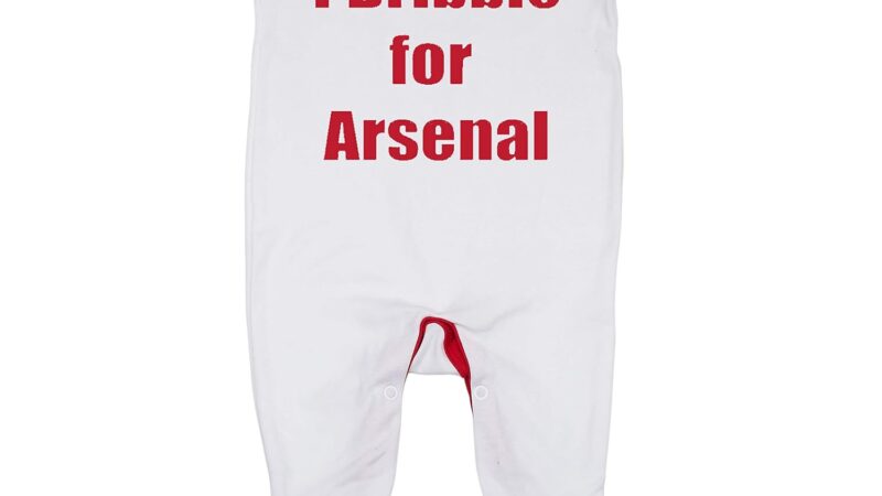 Tutina con scritta “I Dribble For Arsenal”, idea regalo in Inghilterra con 100% cotone pettinato fine, Finiture bianche e rosse., 9 mesi – idea regalo inter