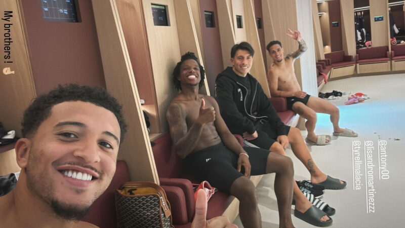CdS – Sancho, niente Roma ma sorrisi con i suoi “fratelli” al Manchester United: la nuova foto social