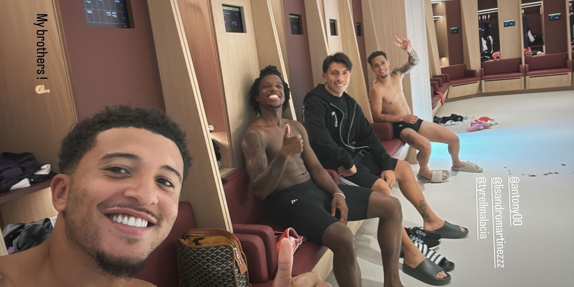 CdS – Sancho, niente Roma ma sorrisi con i suoi “fratelli” al Manchester United: la nuova foto social