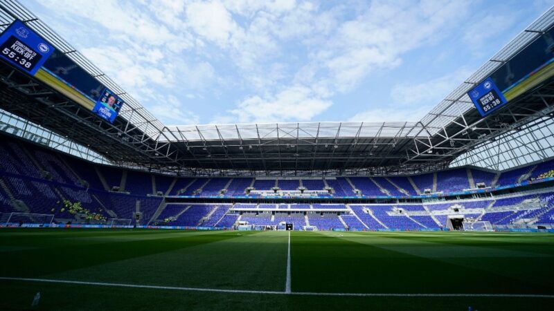 Grealish inizia mentre i toffe iniziano la vita al nuovo stadio