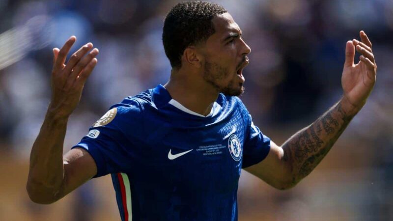 Il difensore del Chelsea è fuori per mesi con lesioni al ginocchio