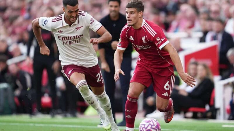 Il primo tempo senza reti vede pochissime possibilità tra i contendenti al titolo