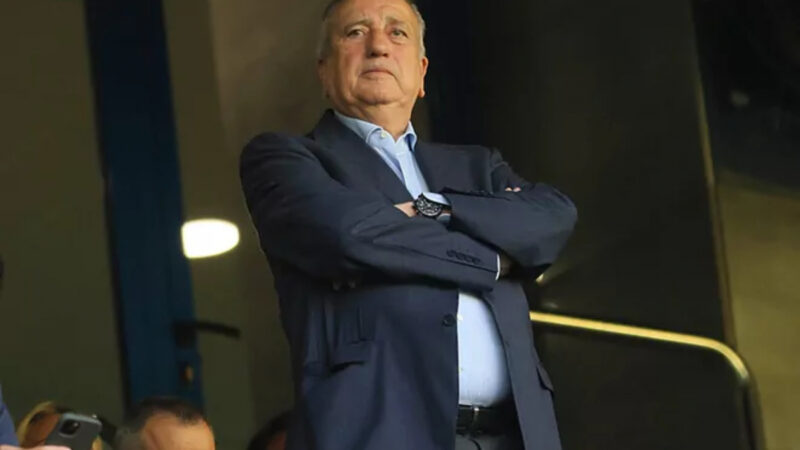 Il sottomarino cerca un altro paio di acquisti per completare un mercato della follia