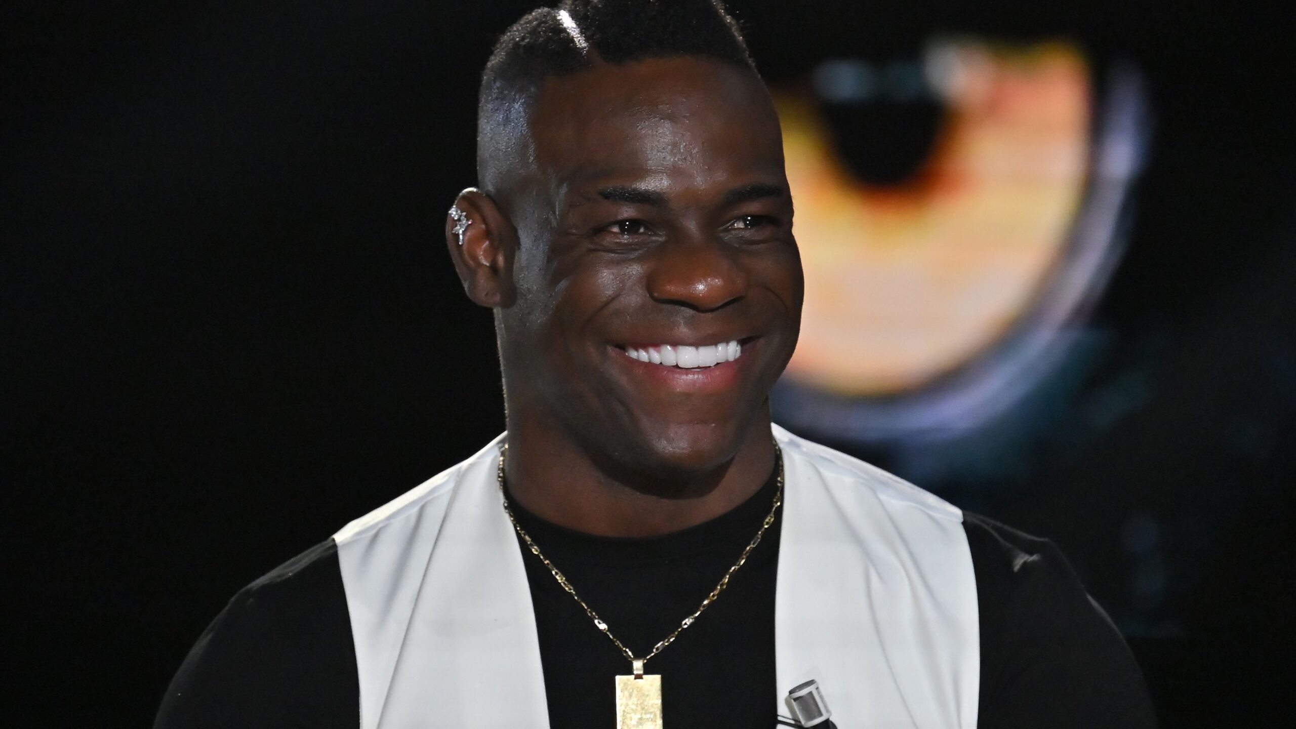 Inter, senti Balotelli: "Lookman sbaglia. Ho simpatia per il Milan, ma tra Camarda e Pio Esposito…"