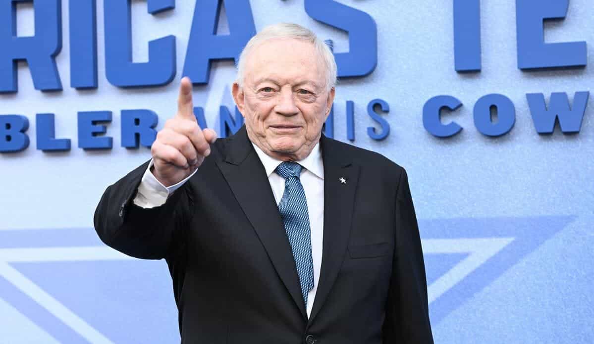 Jerry Jones di Cowboys difende il trading di Micah Parsons in confusione di confusione stampa
