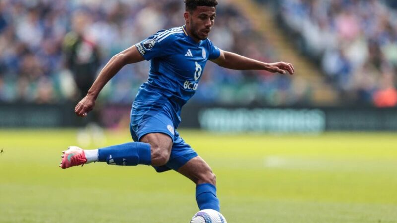 Leeds conferma James Justin che firma un accordo da £ 10 milioni da Leicester