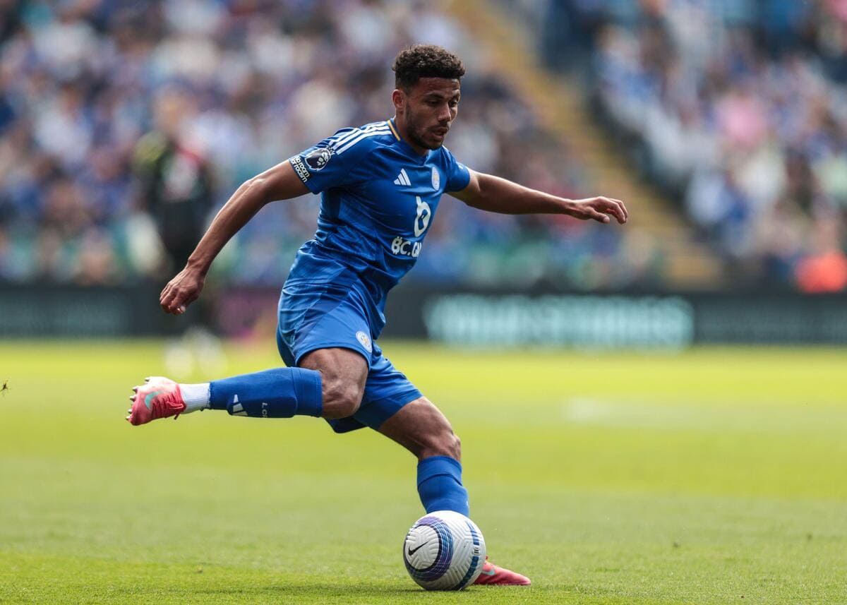 Leeds conferma James Justin che firma un accordo da £ 10 milioni da Leicester