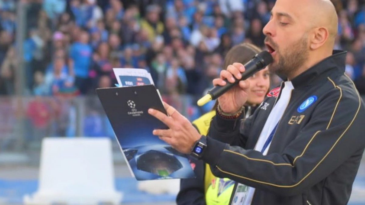 Napoli di nuovo e assume di nuovo il suo “oratore” storico