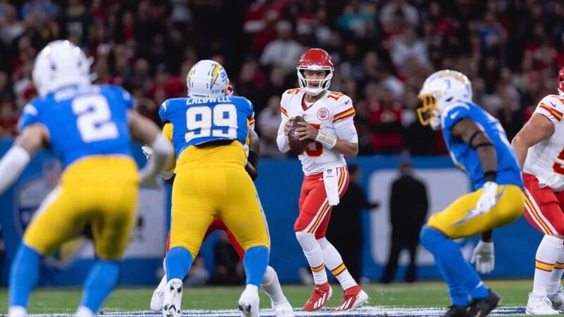 Chargers giù per i capi dietro la fantastica gita di Justin Herbert