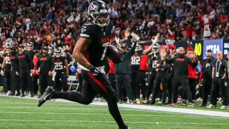 I Falcons usano cinque goal in campo e una robusta prestazione difensiva per giù per i Vichinghi