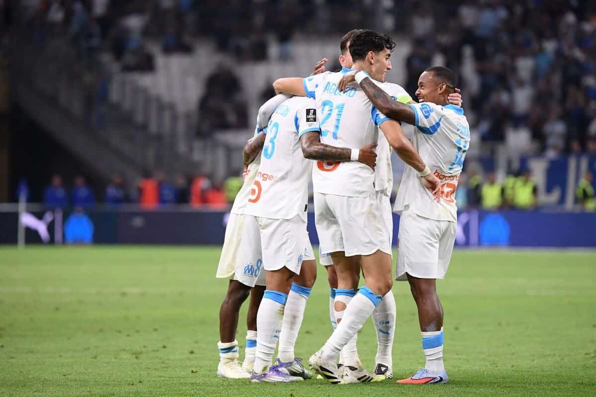 Rapporto, risultato e obiettivi come campioni di Ligue 1 sbalorditi in Le Classique