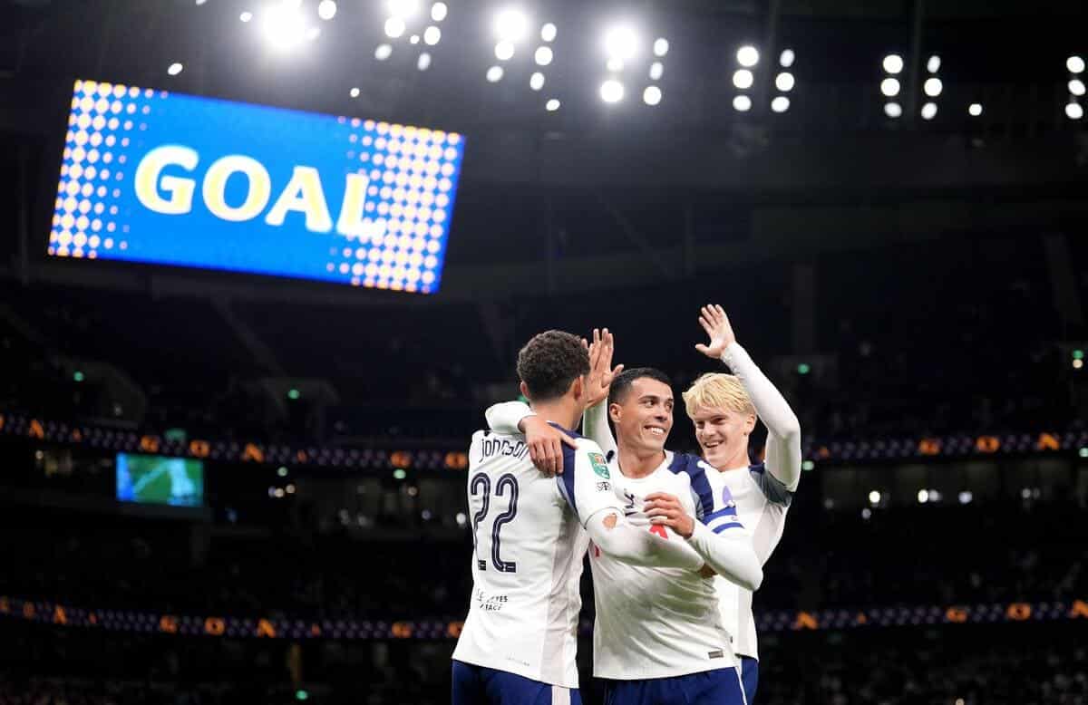 Tottenham per affrontare i possessori del Newcastle dopo entrambe le crociere durante il terzo round
