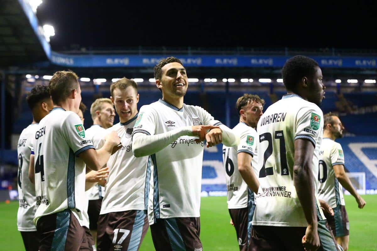 Villa perde di nuovo mentre Grimsby serve un altro shock