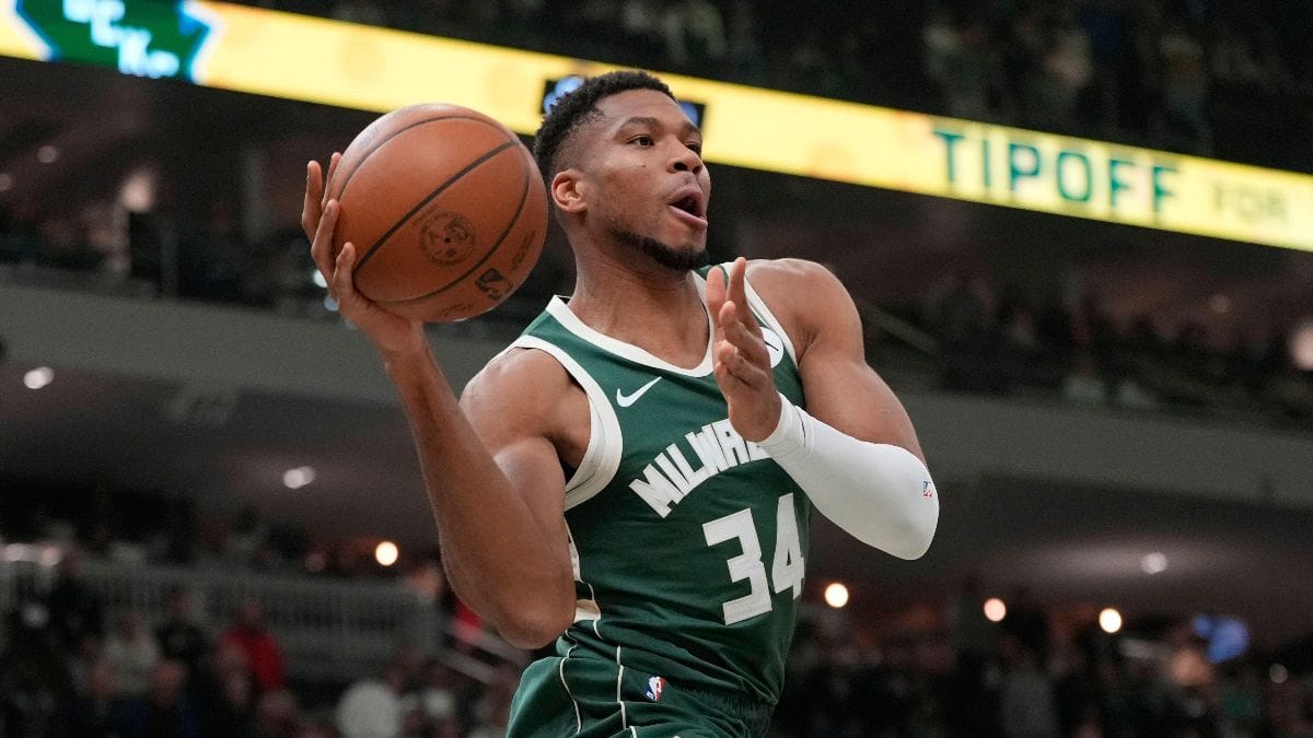 Giannis Antetokounmpo si è “bloccato” con i Bucs in vista della nuova stagione NBA