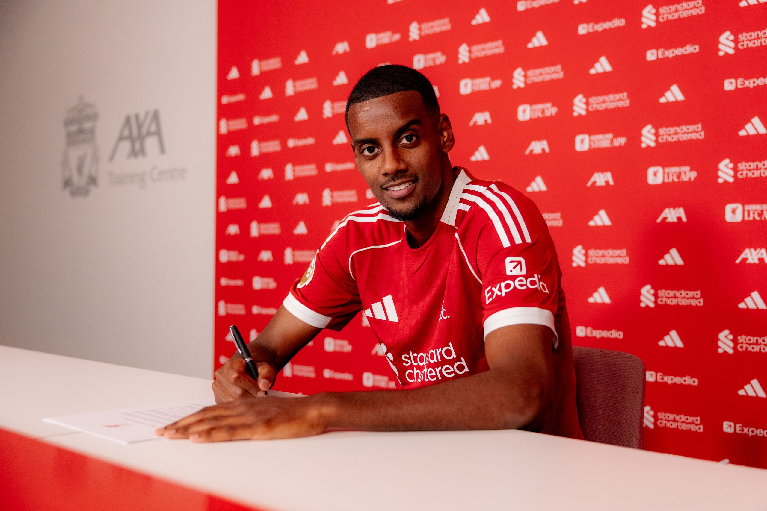 ‘Ho mostrato la mia frustrazione e la settimana dopo mi allenavo con i bambini di Big Liverpool Saga di Alexander Isak, condivise in parallelo con l’ex Anfield Man
