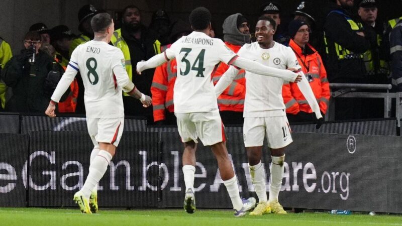 Il Chelsea sopravvive a un thriller con sette gol mentre il Manchester City passa il turno