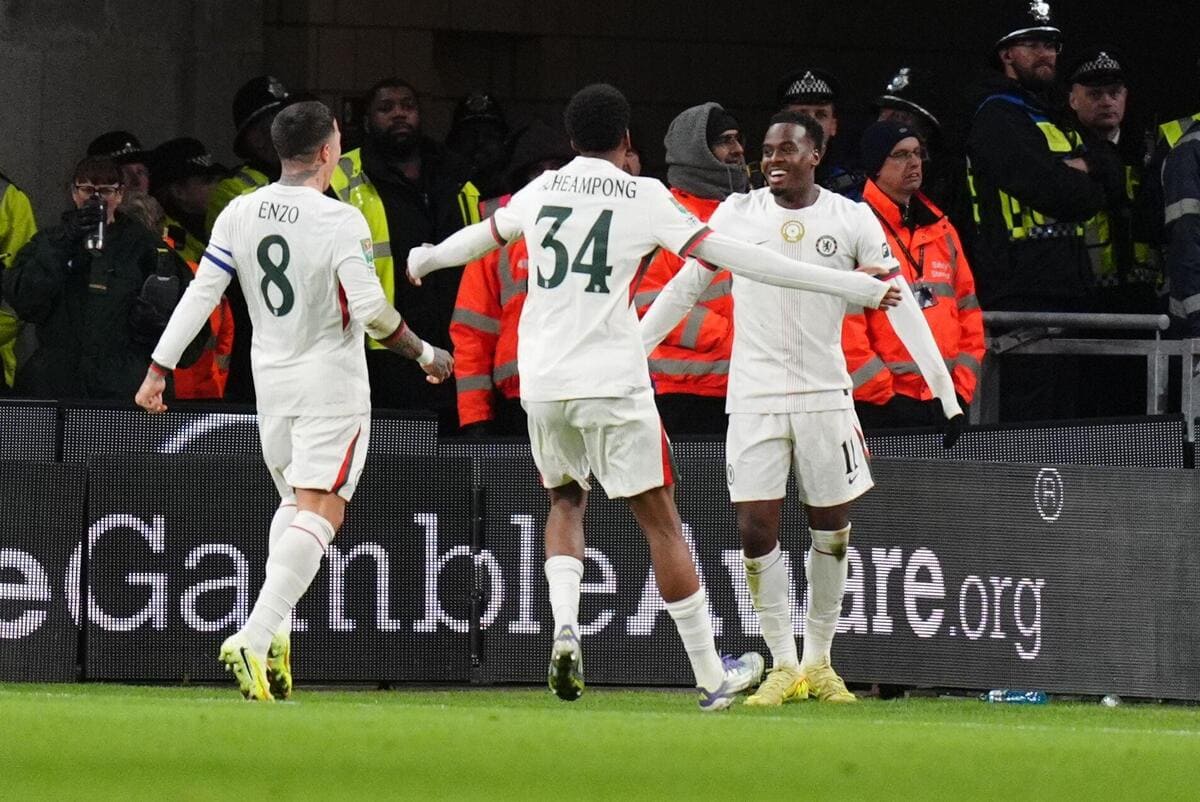 Il Chelsea sopravvive a un thriller con sette gol mentre il Manchester City passa il turno