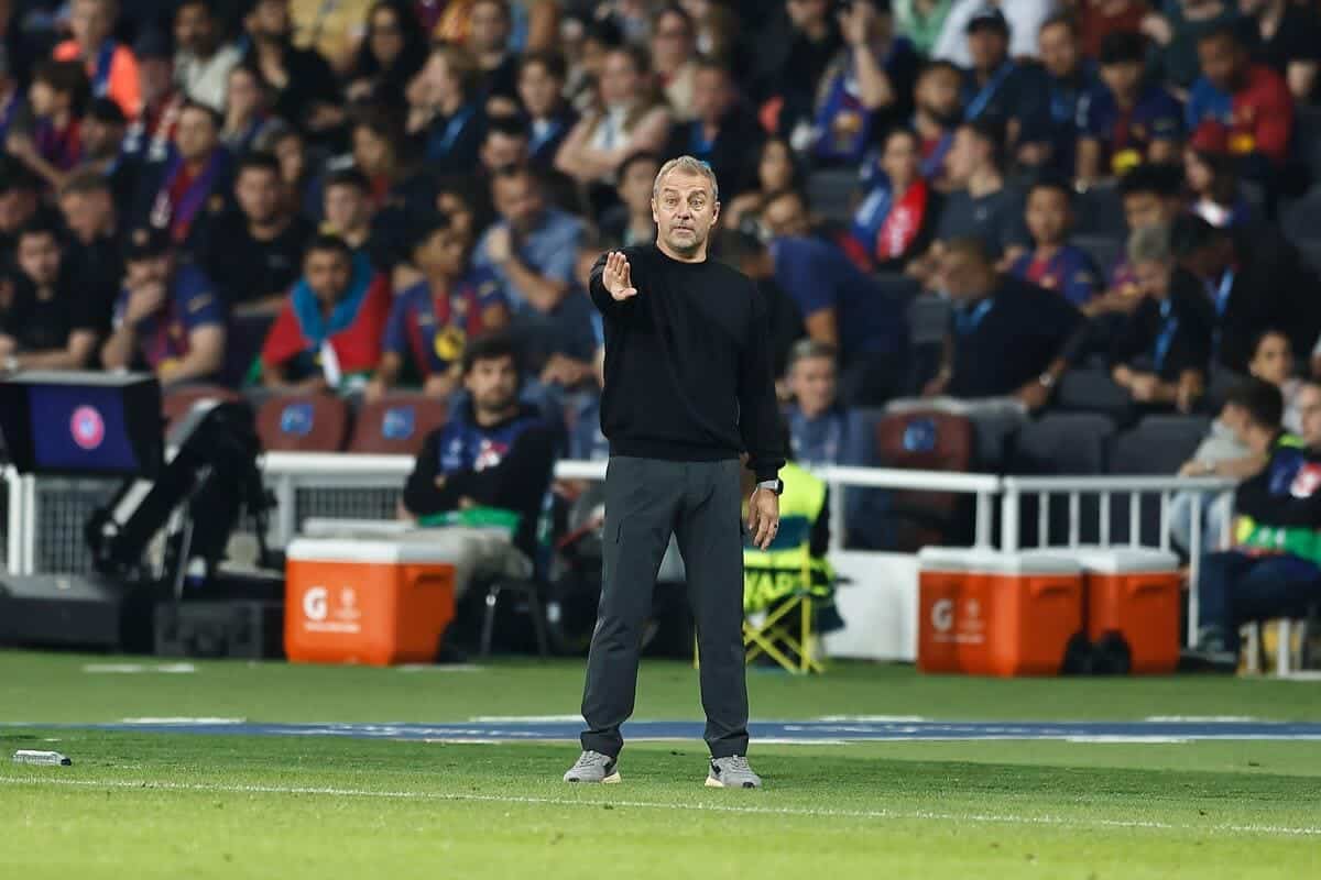 Hansi Flick si appresta a essere squalificato dalla linea laterale davanti a El Clasico dopo l’espulsione nella vittoria di Girona