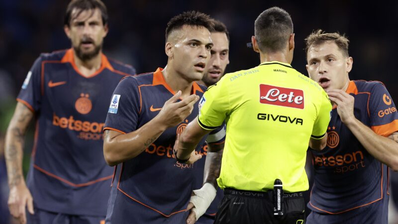 Napoli-Inter, Marelli sul rigore: “Di Lorenzo cerca il contatto, era da revocare”. Ambrosini: “Rigore irrituale”