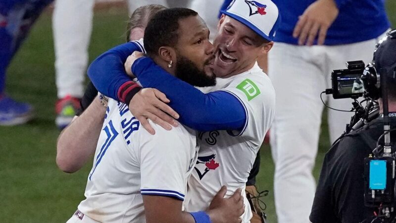 Springer risponde alla preghiera di Guerrero mentre i Blue Jays avanzano alle World Series