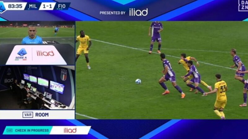 TS – Contatto Parisi-Giminez, Marinelli assegna il rigore con il Var in Milan-Fiorentina: cosa è successo